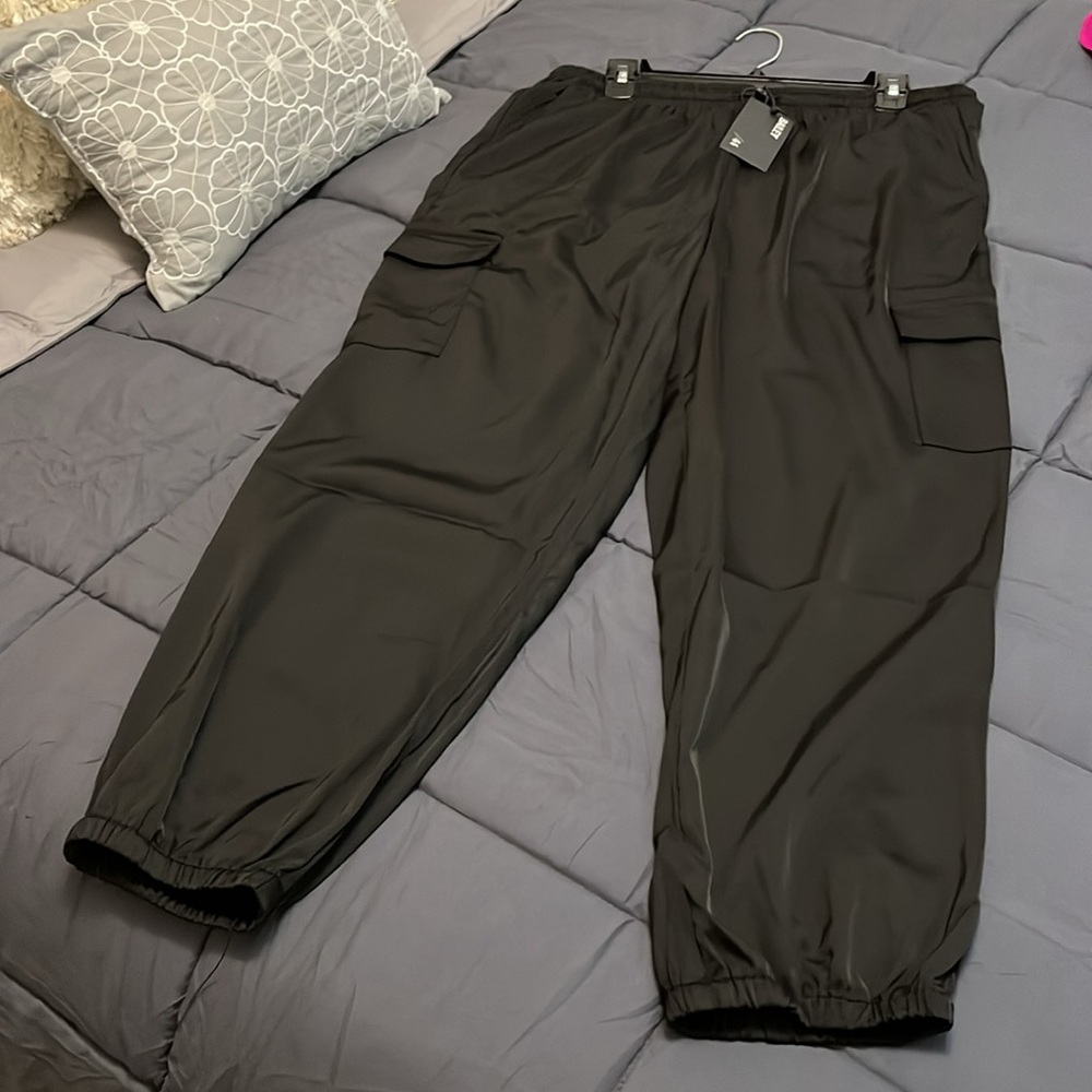 Bailey 44 Black Satin Feels Cargo Pants xl NWT